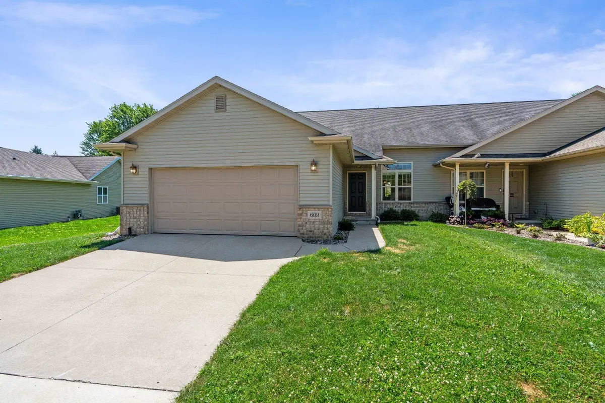 609 Creekview Lane, Appleton, WI 54915 - #1