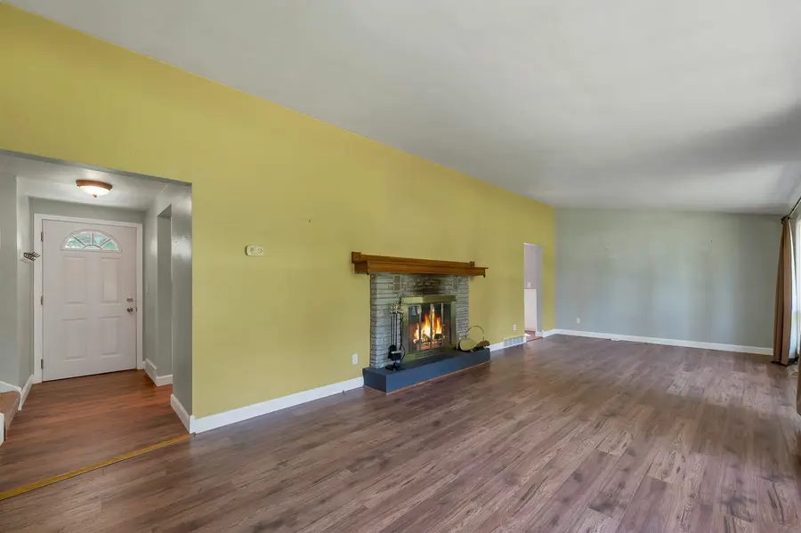 2730 Oakwood Drive, Green Bay, WI 54304 - #2