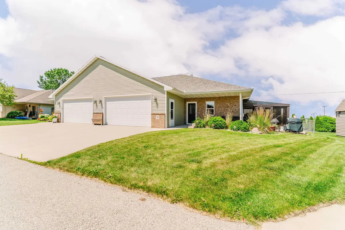 320D E Evergreen Drive, Kaukauna, WI 54130 - #1