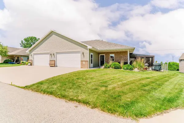 320D E Evergreen Drive, KAUKAUNA, WI 54130
