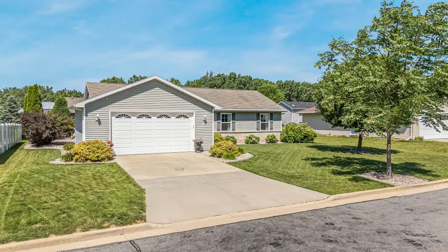 1028 Durham Lane, Menasha, WI 54952 - #2