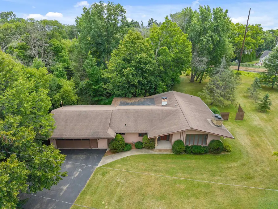 W6425 Lakeview Court, Menasha, WI 54952-9707 - #3
