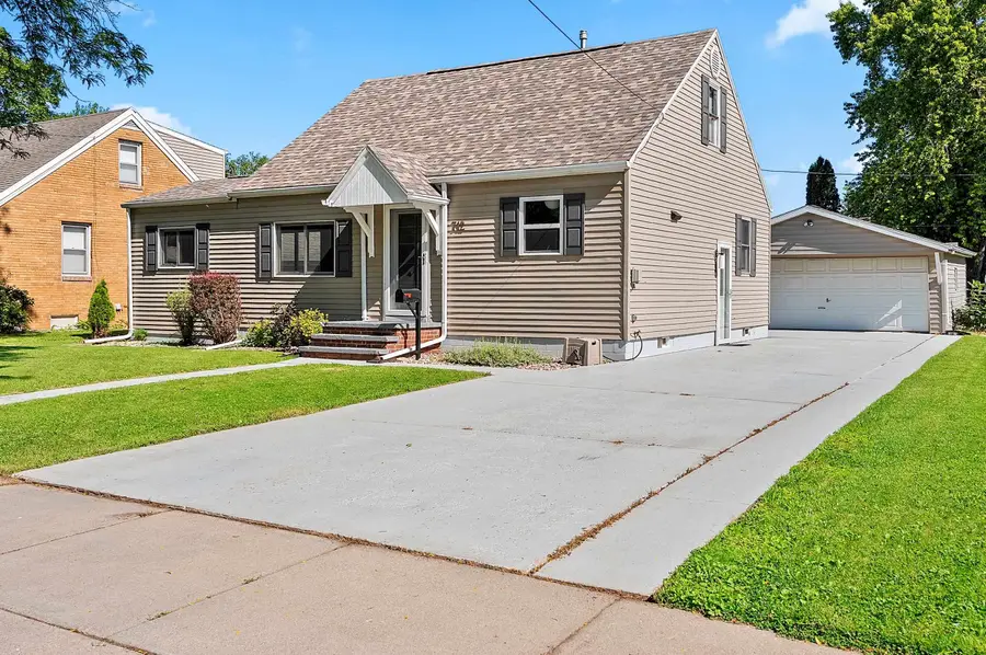 712 E 3rd Street, Kimberly, WI 54136-2051 - #2