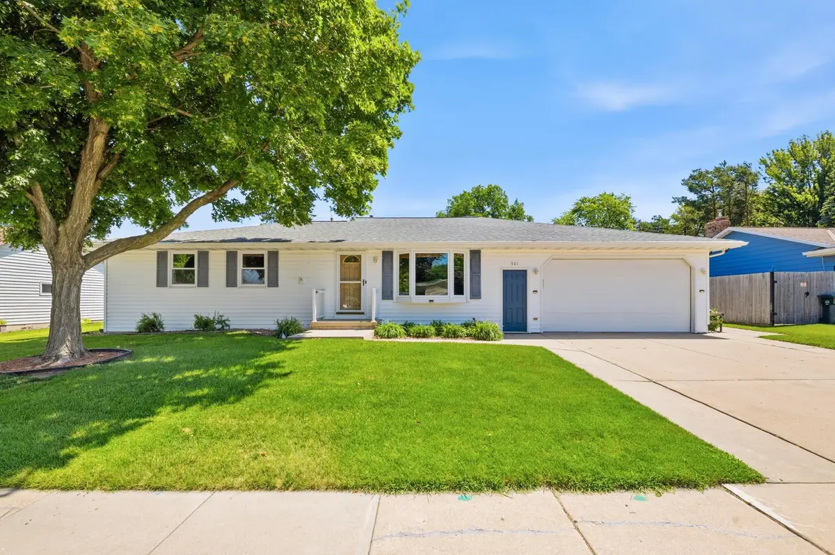 921 Outward Avenue, De Pere, WI 54115 - #1
