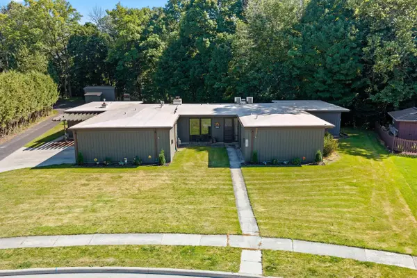 1004 W Crescent Drive, MANITOWOC, WI 54220