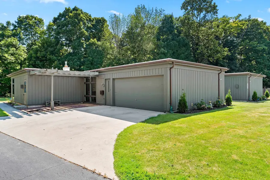 1004 W Crescent Drive, Manitowoc, WI 54220 - #2