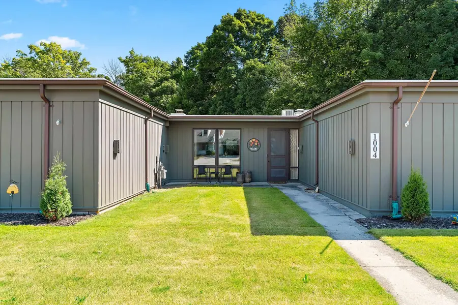 1004 W Crescent Drive, Manitowoc, WI 54220 - #3