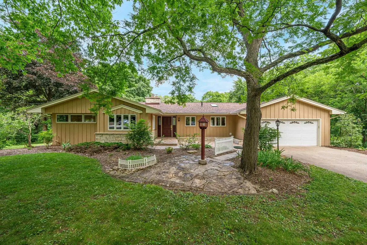 W270S3575 Oak Knoll Drive, Waukesha, WI 53189 - #1