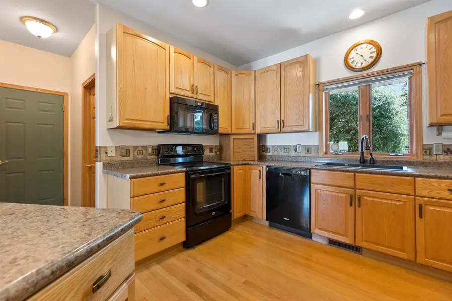 8 Hampton Court, Fond Du Lac, WI 54935 - #2