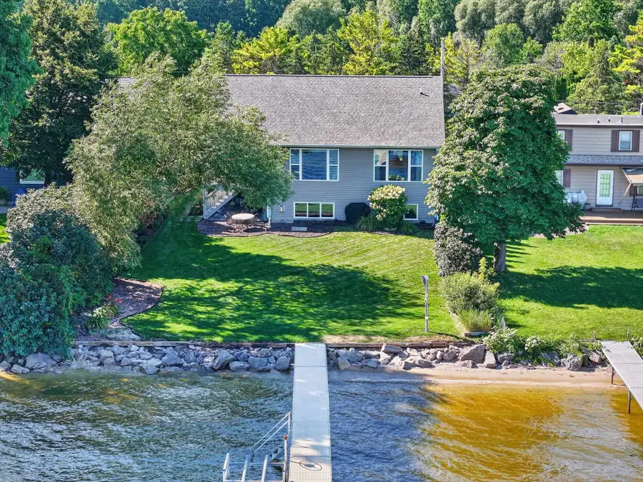 4666 Island View Drive, Oshkosh, WI 54901 - #2