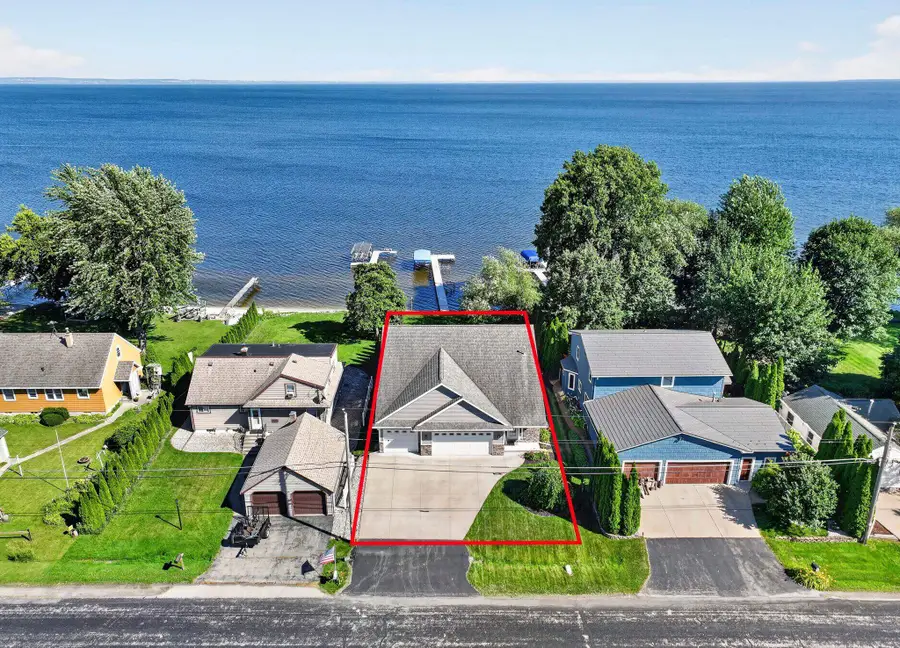 4666 Island View Drive, Oshkosh, WI 54901 - #3