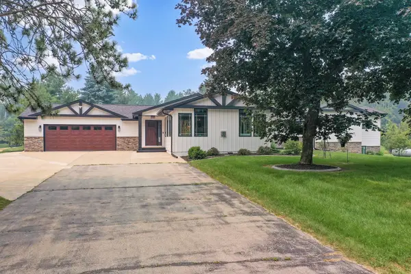 2305 Jesse Lane, SUAMICO, WI 54313-7706