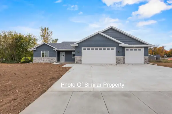2677 Vanderbilt Drive, NEENAH, WI 54956
