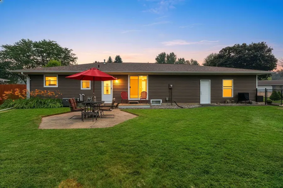 424 Orchard Lane, Little Chute, WI 54140-1140 - #2