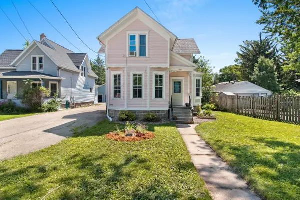 1646 Elmwood Avenue, OSHKOSH, WI 54901-2738