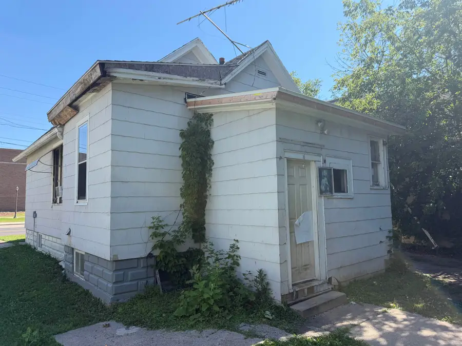 931 Shawano Avenue, Green Bay, WI 54303 - #2