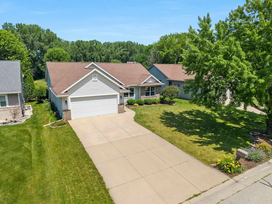 2744 W Commonwealth Court, Appleton, WI 54914 - #2