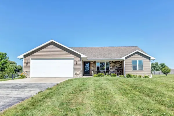 988 Creek Court, LITTLE SUAMICO, WI 54141