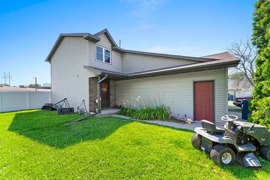 2744 Monaco Drive, Green Bay, WI 54311-6683 - #2