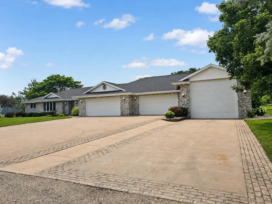 8187 Lehrer Lane, Neenah, WI 54956 - #2