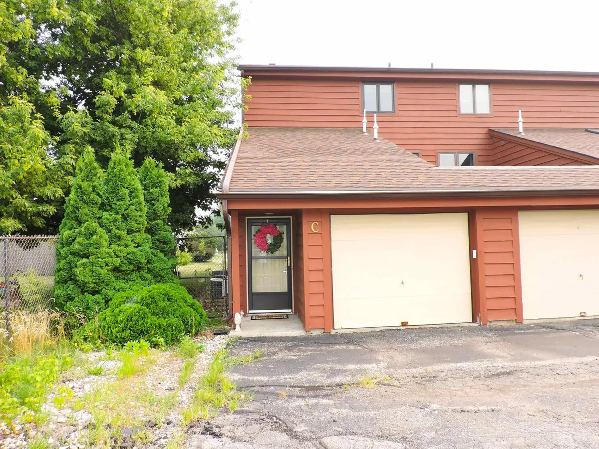 2206 Meadowbrook Court #C, Oshkosh, WI 54904 - #1
