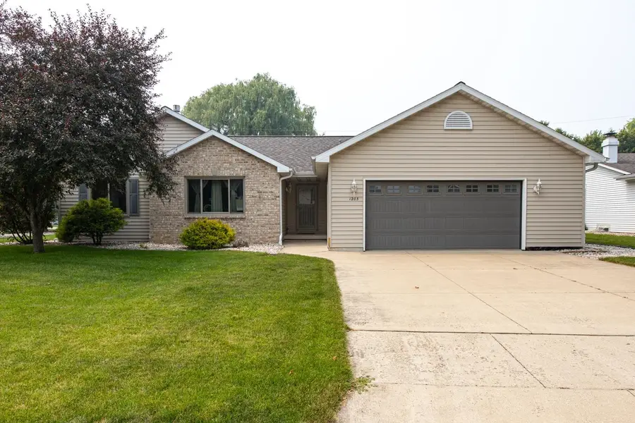 1203 Montclaire Court, Appleton, WI 54915 - #2