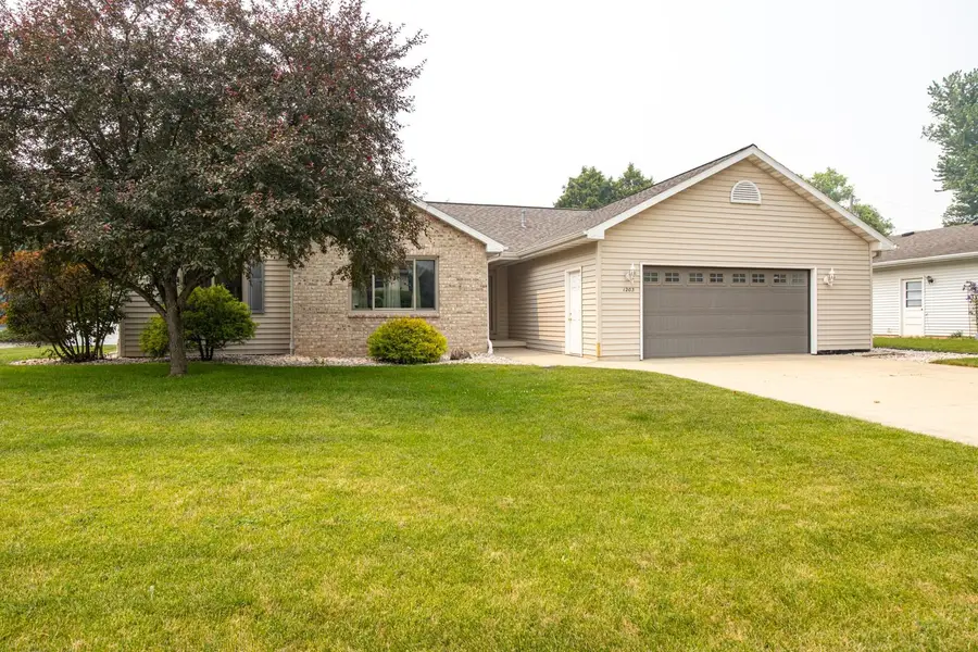 1203 Montclaire Court, Appleton, WI 54915 - #3