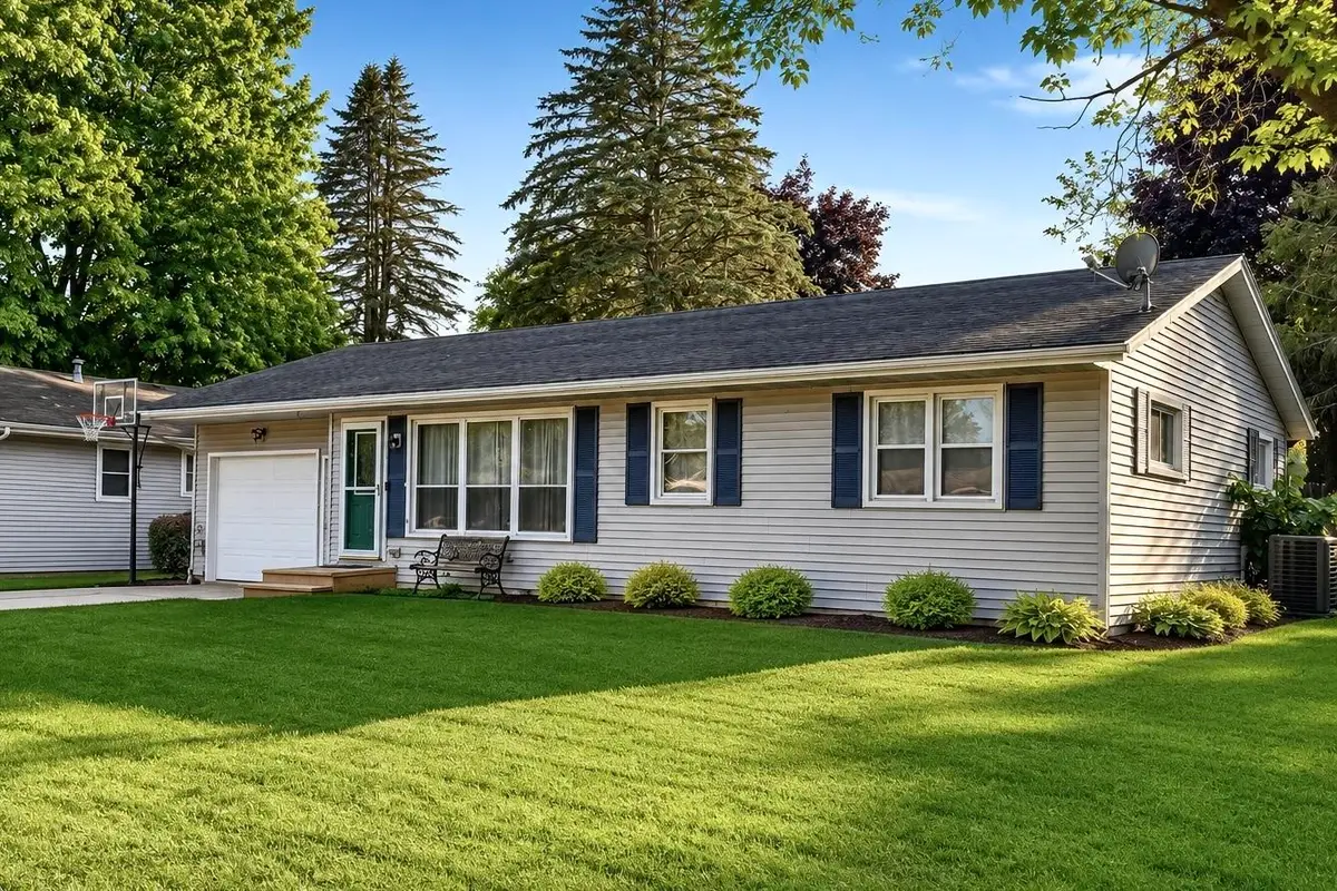 267 S Brooklyn Street, Berlin, WI 54923 - #1