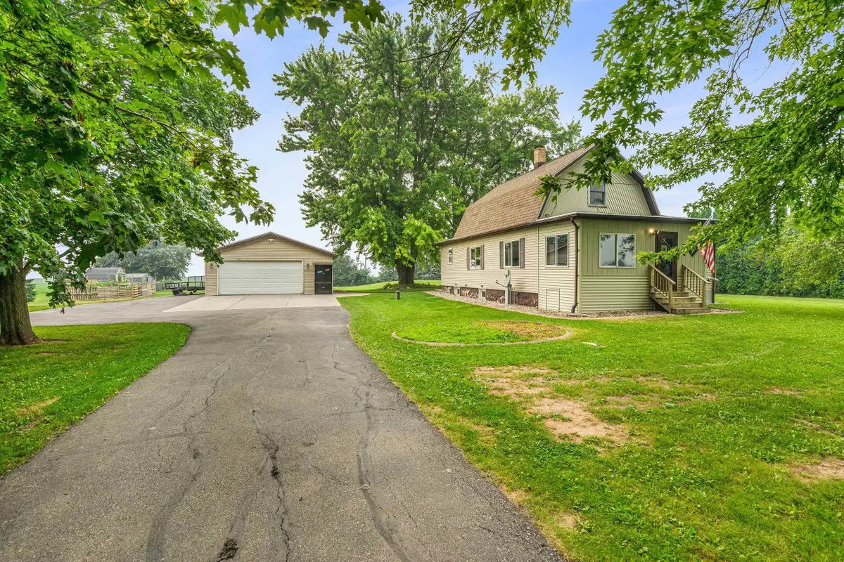 N5403 County Rd W, New London, WI 54961 - #1