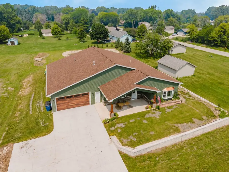 661 E River Drive, Omro, WI 54963 - #2