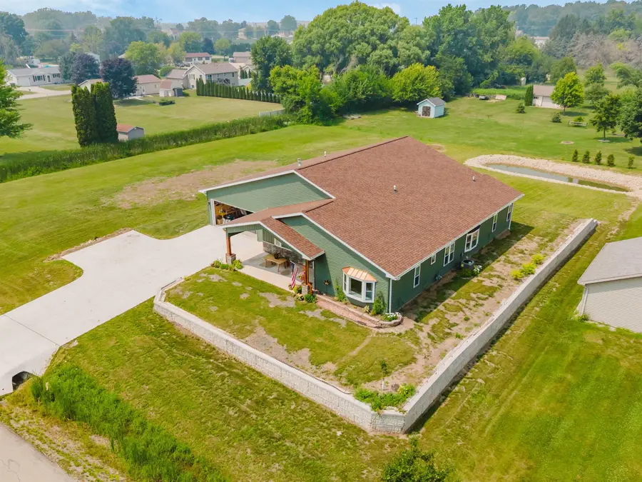 661 E River Drive, Omro, WI 54963 - #3