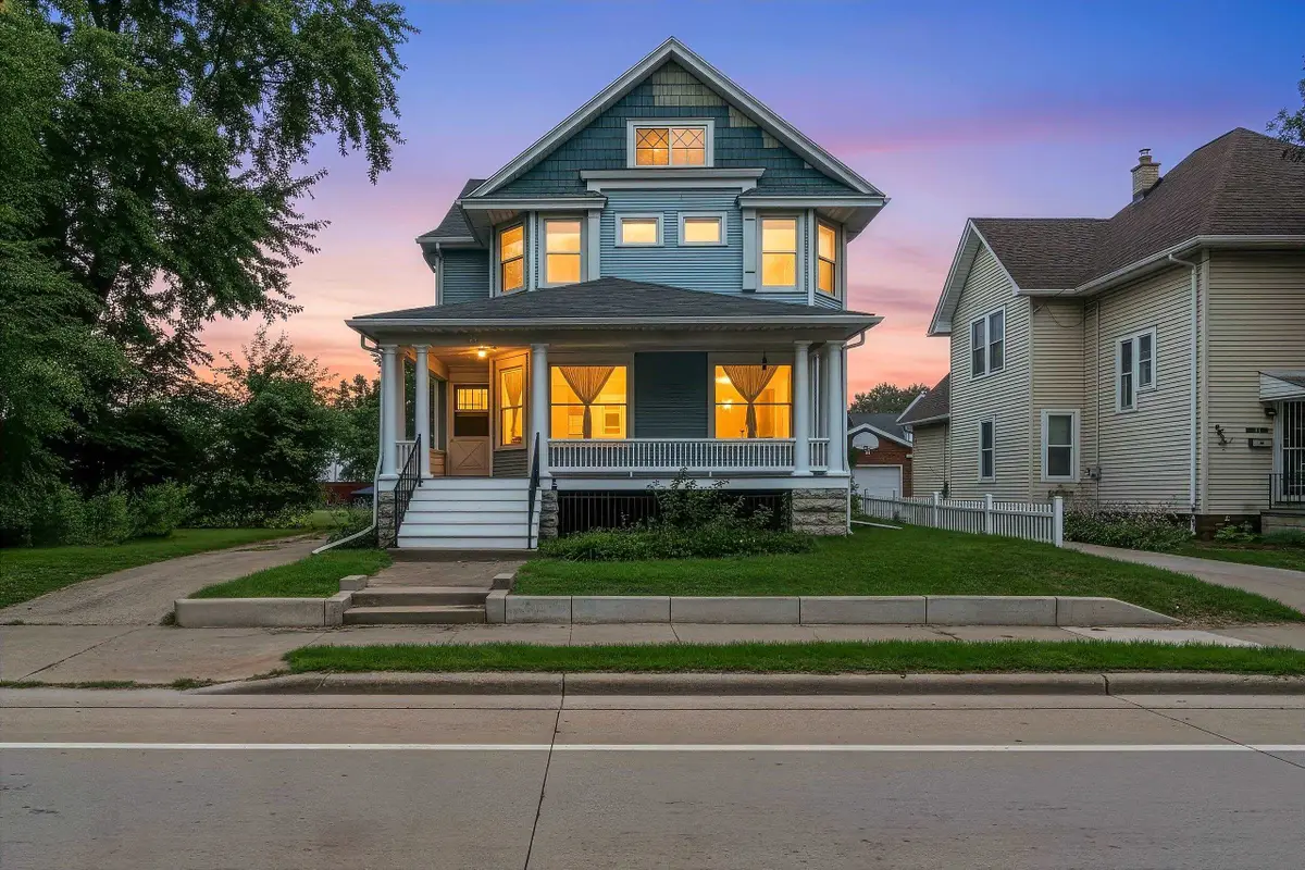 912 Jackson Street, Oshkosh, WI 54901 - #1