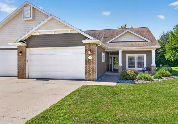 1717 Oak Hollow Lane, NEENAH, WI 54956