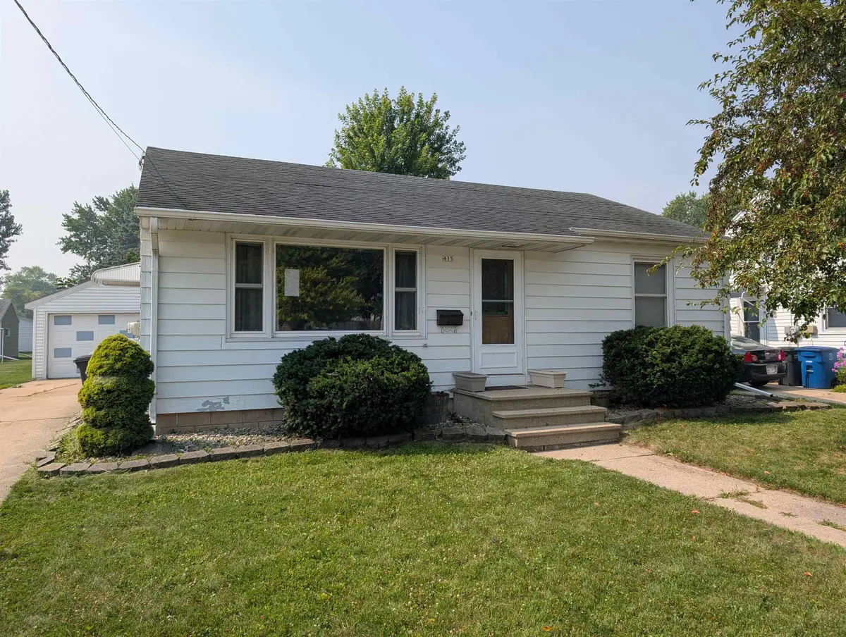 415 W 19th Avenue, Oshkosh, WI 54902 - #1