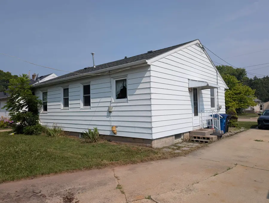415 W 19th Avenue, Oshkosh, WI 54902 - #3