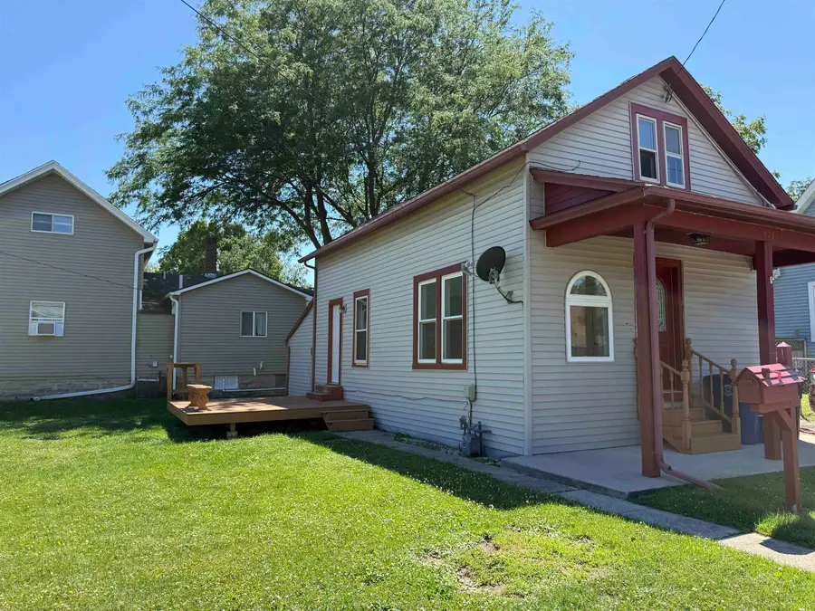 121 E Melvin Avenue, Oshkosh, WI 54901 - #2