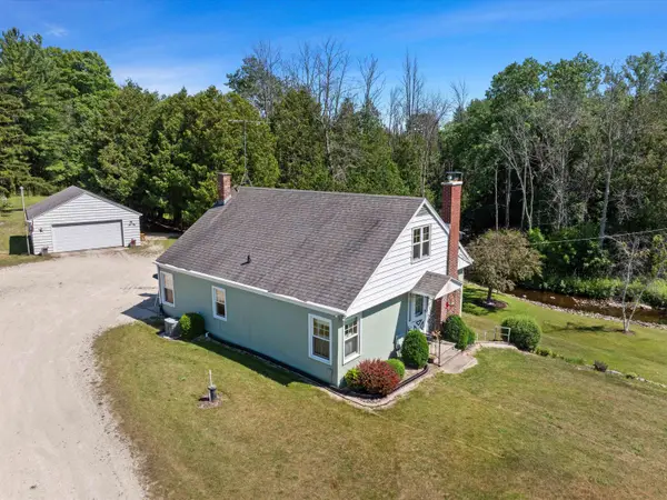 142 County Highway S, ALGOMA, WI 54201