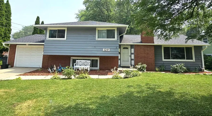 3241 S Clay Street, Green Bay, WI 54301 - #2