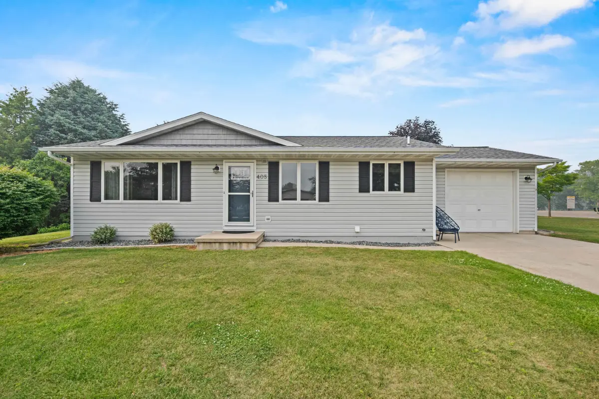 405 W Greenfield Avenue, Algoma, WI 54201 - #1