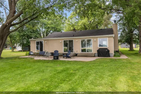 1583 Butte Des Morts Beach Road, NEENAH, WI 54956-1409