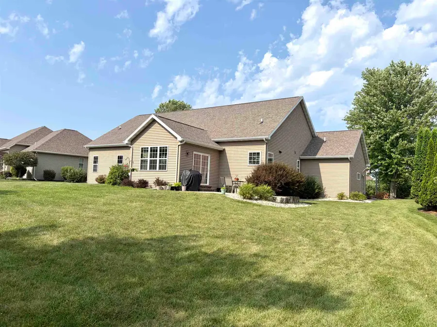 2701 E Glenhurst Lane, Appleton, WI 54913-8086 - #2