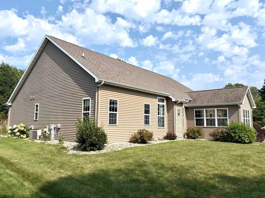 2701 E Glenhurst Lane, Appleton, WI 54913-8086 - #3