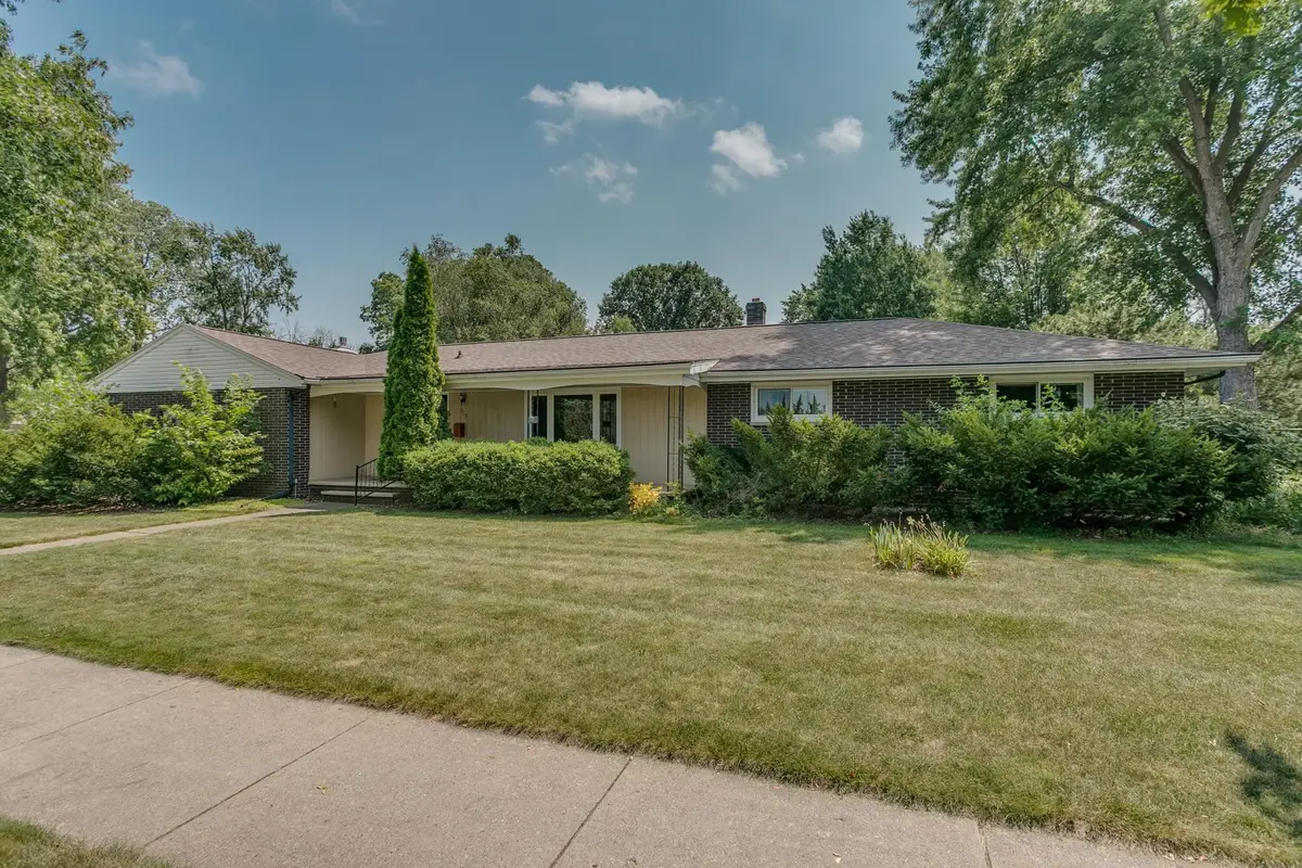 915 E Grant Street, Appleton, WI 54911 - #1