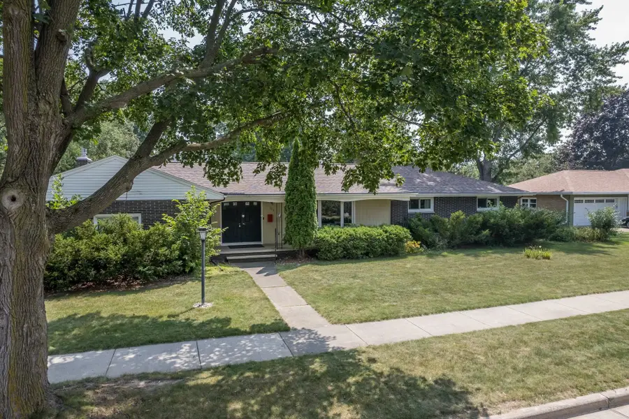 915 E Grant Street, Appleton, WI 54911 - #2