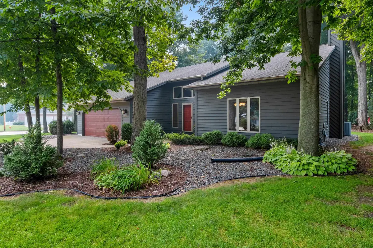 2043 Autumn Leaves Circle, Green Bay, WI 54313 - #1