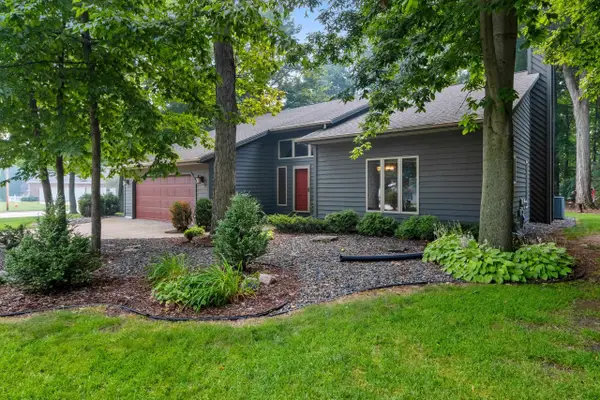 2043 Autumn Leaves Circle, GREEN BAY, WI 54313