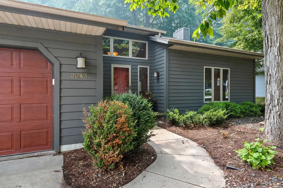2043 Autumn Leaves Circle, Green Bay, WI 54313 - #2