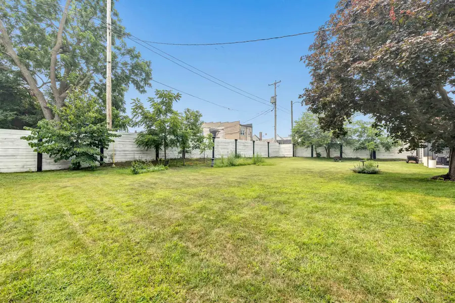 109 E Wisconsin Street, Weyauwega, WI 54983 - #3