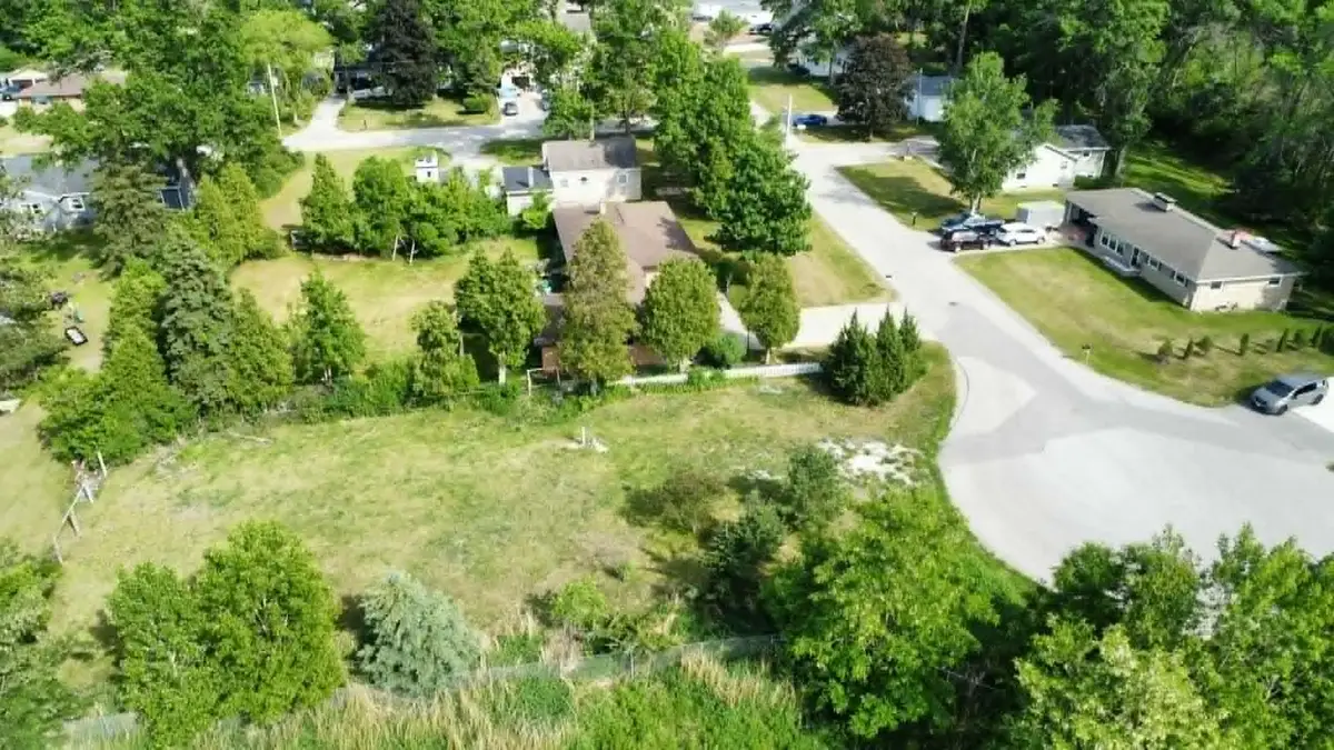 2040 Lone Grove Avenue, Howard, WI 54303 - #1