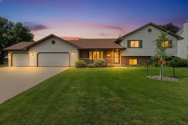 1320 Orchard Court, NEENAH, WI 54956